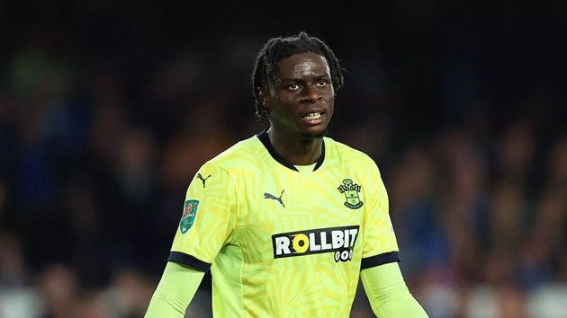 Lesley Ugochukwu Không Hài Lòng với Southampton, Tìm Bến Đỗ Mới