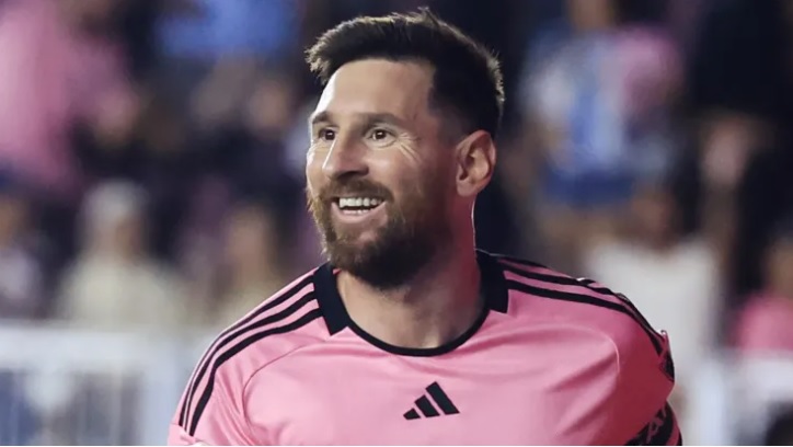 Messi ăn mừng chiến thắng vang dội của Barcelona trước Real Madrid