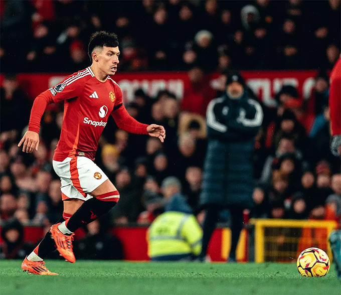 Man United hứng chịu cơn mưa chỉ trích sau thảm bại tại Nottingham