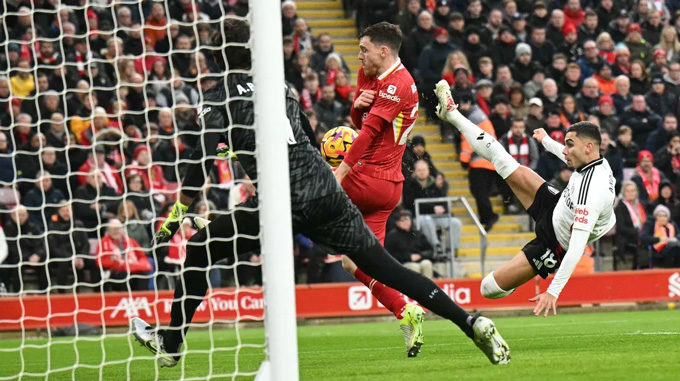 Trận cầu kịch tính trên sân Anfield Liverpool hòa hú vía trước Fulham