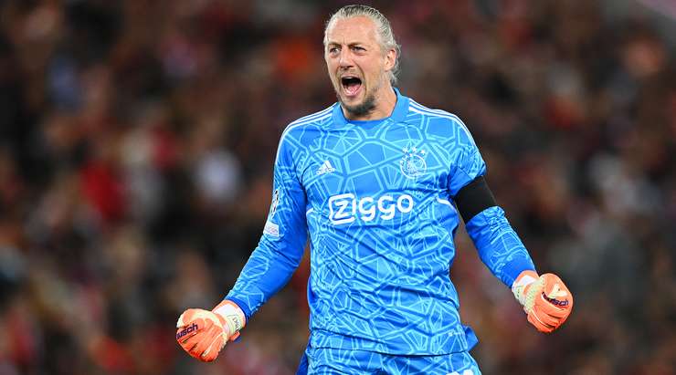 Thủ thành bên phía Ajax có ngày thi đấu thăng hóa với 8 pha cứu thua 