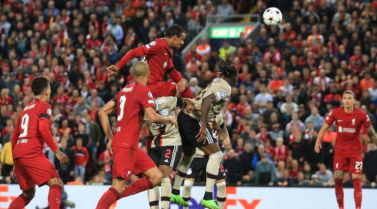 Matip tỏa sáng kịp thời để giúp The Kop có được trọn vẹn 3 điểm 