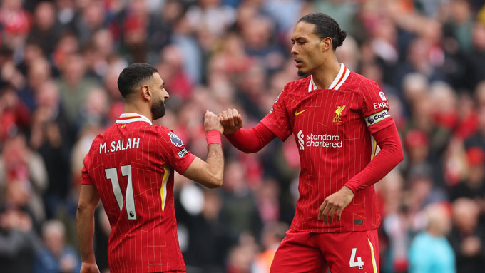 Liverpool giữ chân trụ cột Salah và Van Dijk, thắp sáng hy vọng vô địch
