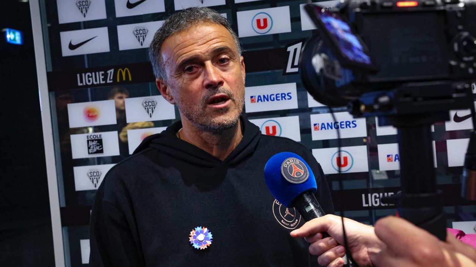 Luis Enrique chia buồn với trợ lý sau mất mát to lớn