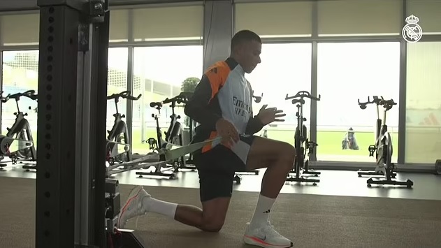 Kylian Mbappe Tập Luyện Đều Đặn Giữa Bê Bối Quấy Rối Tình Dục