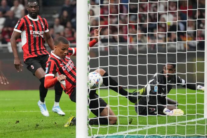 Mike Maignan: Người hùng giữa bão tố tại AC Milan