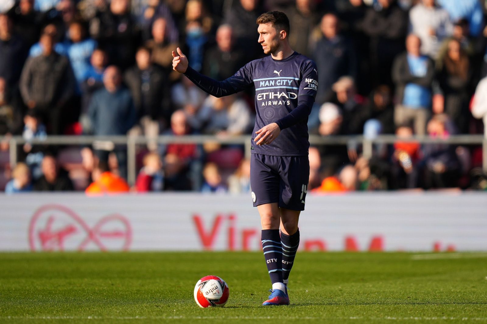  khiến NHM Man City lo lắng