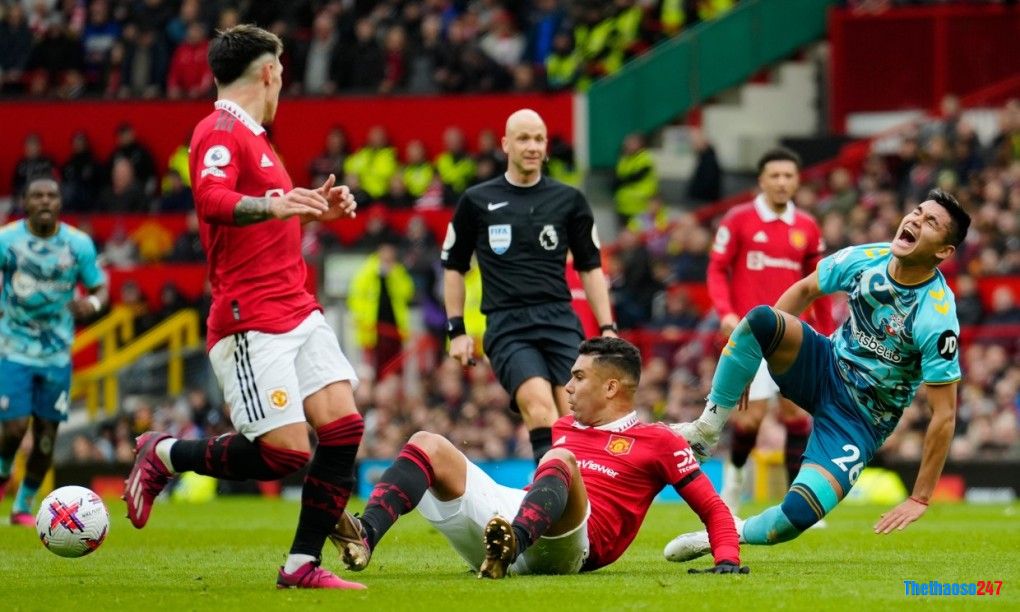 Man United quyết định không kháng cáo tấm thẻ đỏ của Casemiro Man United quyết định không kháng cáo tấm thẻ đỏ của Casemiro