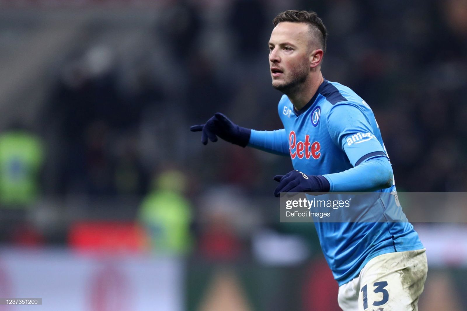 Man United thất bại trong việc chiêu mộ Amir Rrahmani