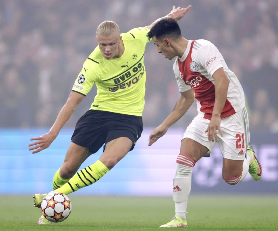 Trung vệ của Ajax đang là mục tiêu cạnh tranh của Arsenal và Man United Trung vệ của Ajax đang là mục tiêu cạnh tranh của Arsenal và Man United