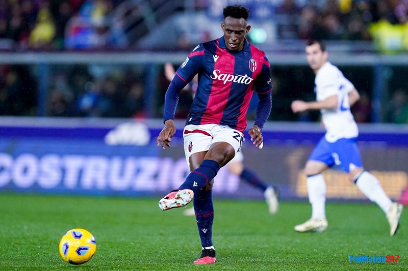 Manchester United muốn chiêu mộ trung vệ Jhon Lucumi từ Bologna
