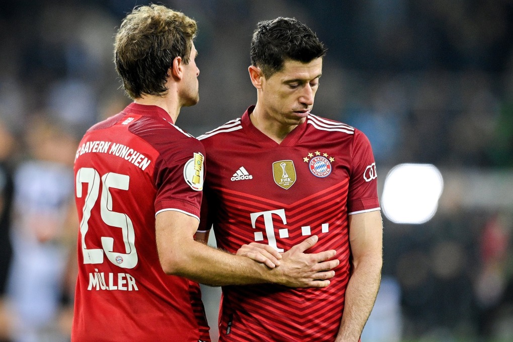 Mane nhắc nhở Muller nên chơi cẩn thận và không chuyền cho Lewandowski