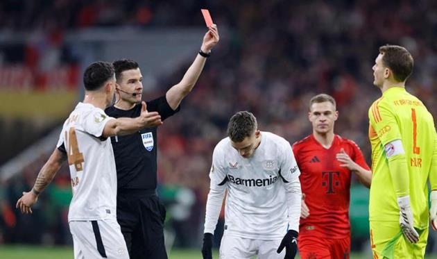 Sụp đổ ở đỉnh cao Manuel Neuer đối mặt với những dấu hiệu của thời gian