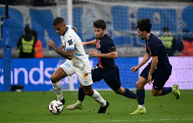 Thảm họa phòng ngự và thẻ đỏ của Harit khiến Marseille thảm bại trước PSG