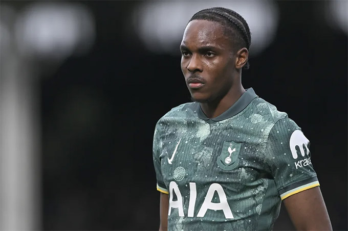 Tottenham cân nhắc tương lai của tài năng trẻ Khéphren Thuram