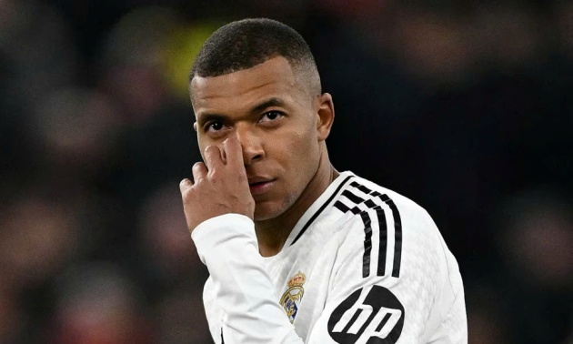 Mbappe lạc lối trong khủng hoảng tâm lý do áp dụng phong cách sút phạt của Neymar