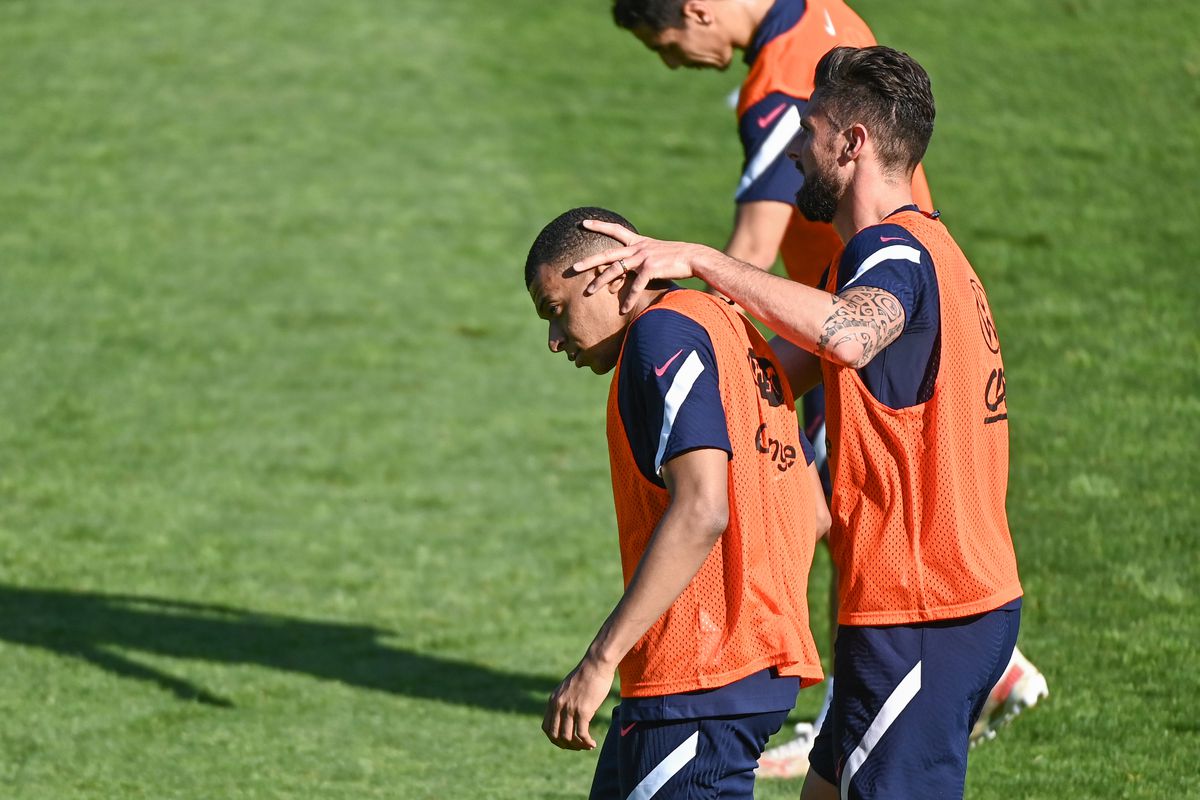 Giroud và Mbappe