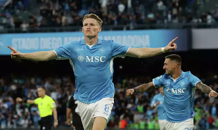 Nụ Cười của Napoli Scott McTominay Trở Thành