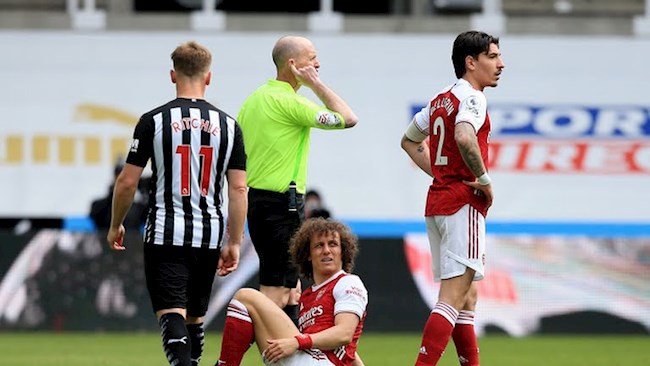 Mikel Arteta ngán ngẩm khi David Luiz lại dính chấn thương