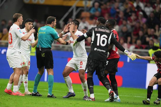 Mike Maignan: Người hùng giữa bão tố tại AC Milan