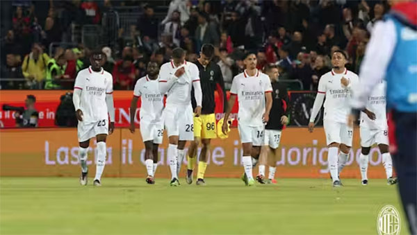 Hàng phòng ngự yếu kém khiến AC Milan đánh mất điểm ở Cagliari