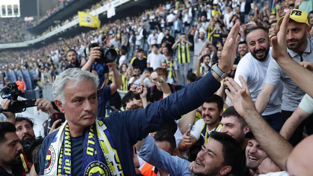 Khởi đầu mờ nhạt của Mourinho cùng Fenerbahce Kỳ vọng lớn nhưng thành quả vẫn khiêm tốn