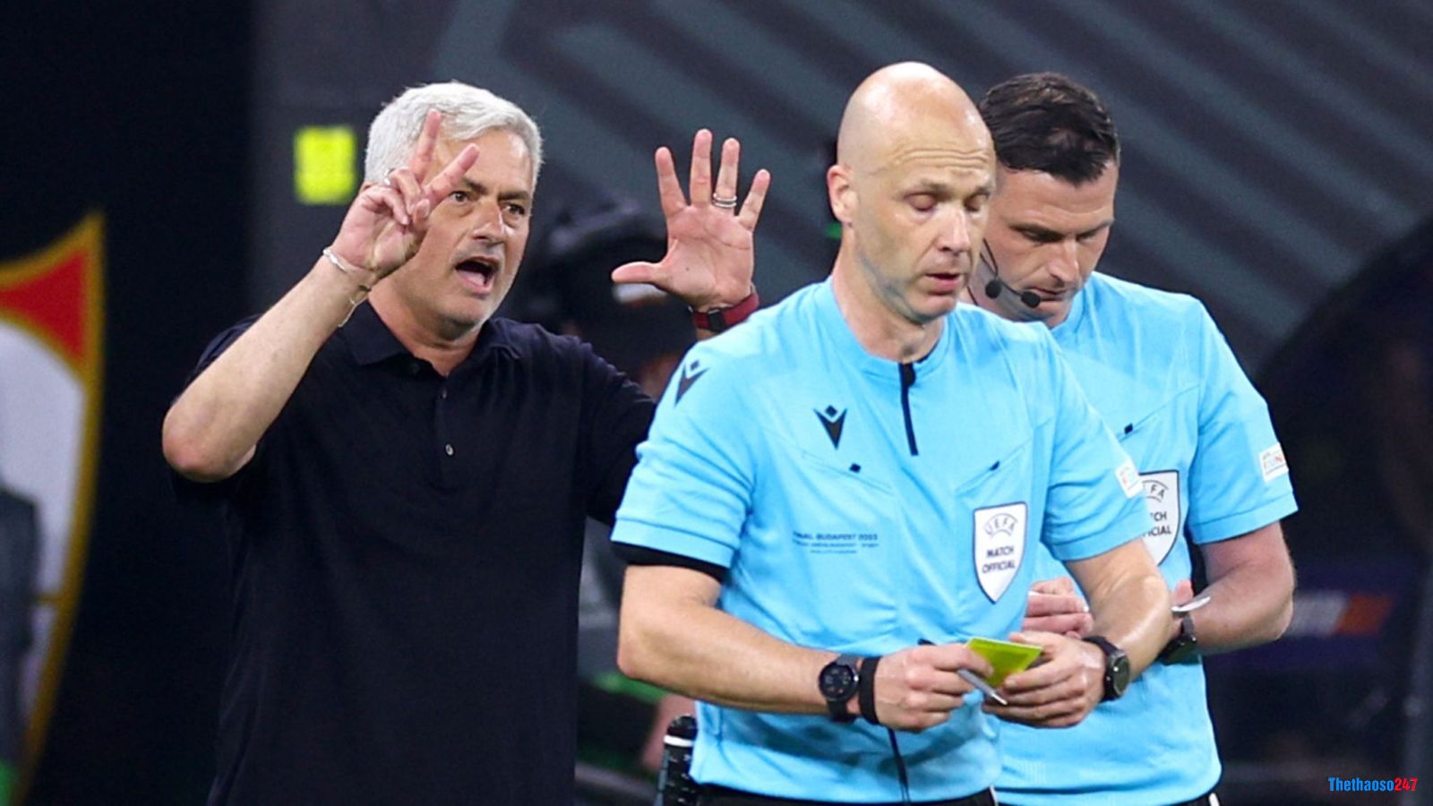 Mourinho vs Anthony Taylor