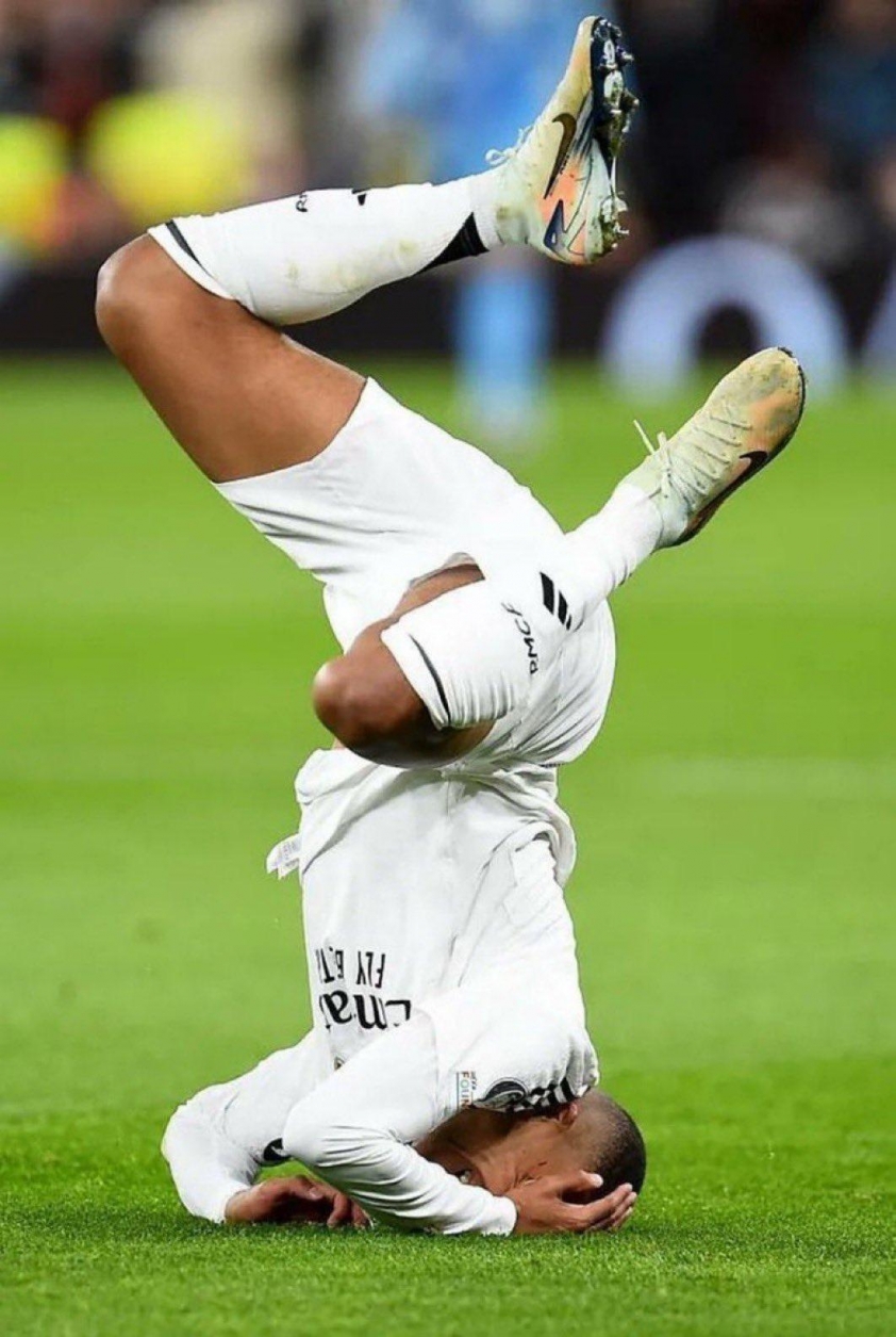 Áp lực đè nặng Kylian Mbappé loay hoay tìm lại phong độ đỉnh cao