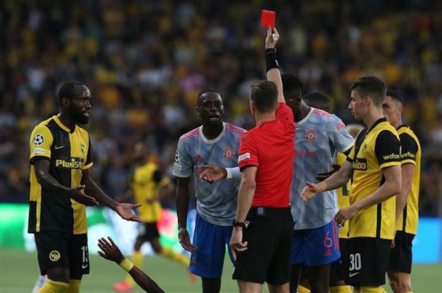Young Boys 2-1 MU, Wan Bissaka nhận thẻ đỏ