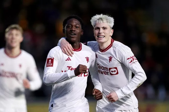 Cuộc đua Quả Bóng Vàng nóng bỏng Man City thống trị, MU liên lạc để xin đi nhờ