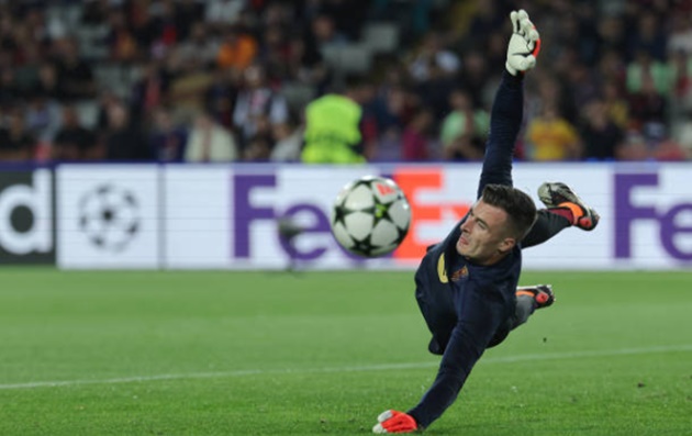 Sự phân vân về vai trò thủ môn ở Barcelona: Inaki Pena hay Wojciech Szczesny?