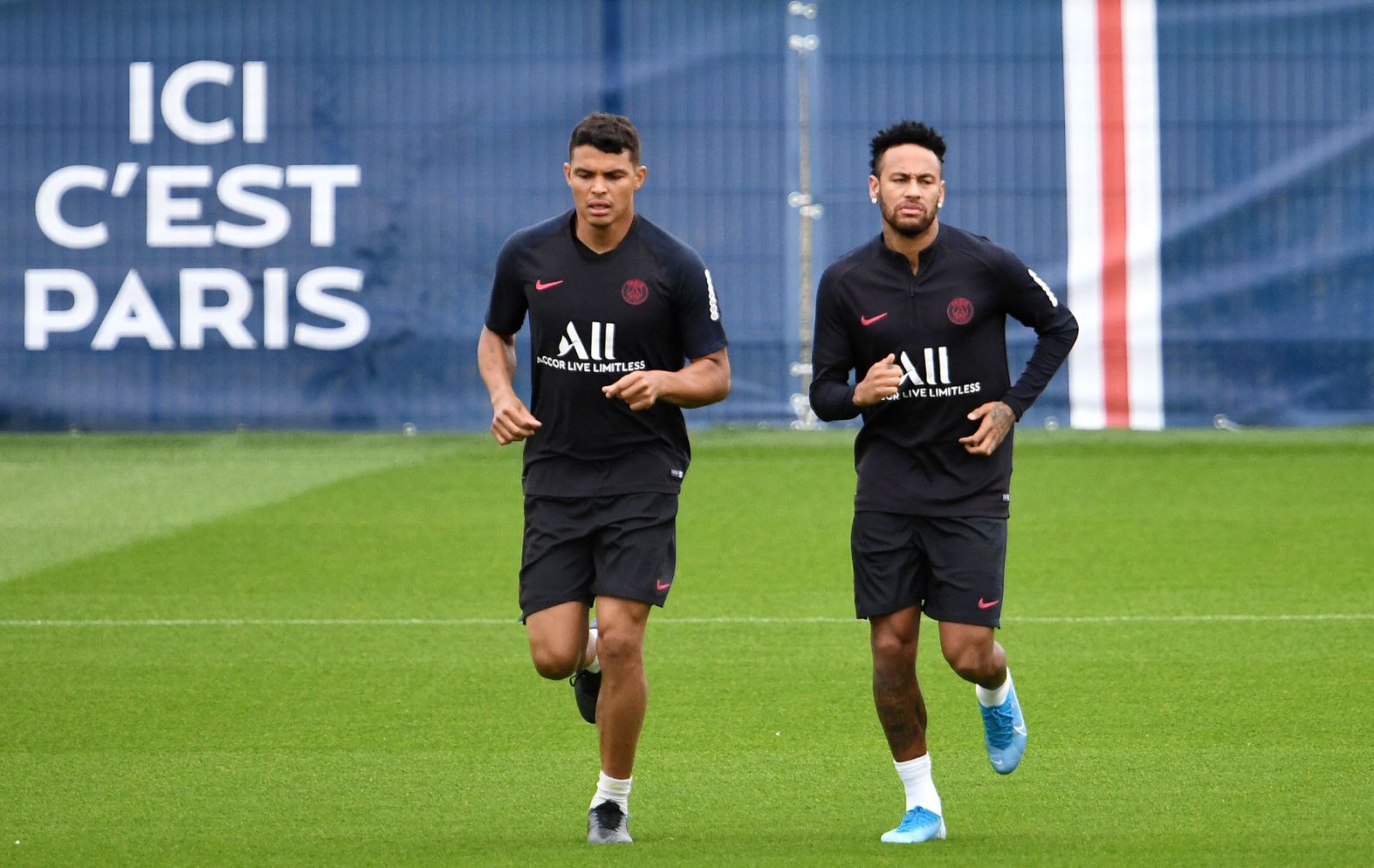 Neymar được khuyên đến Chelsea