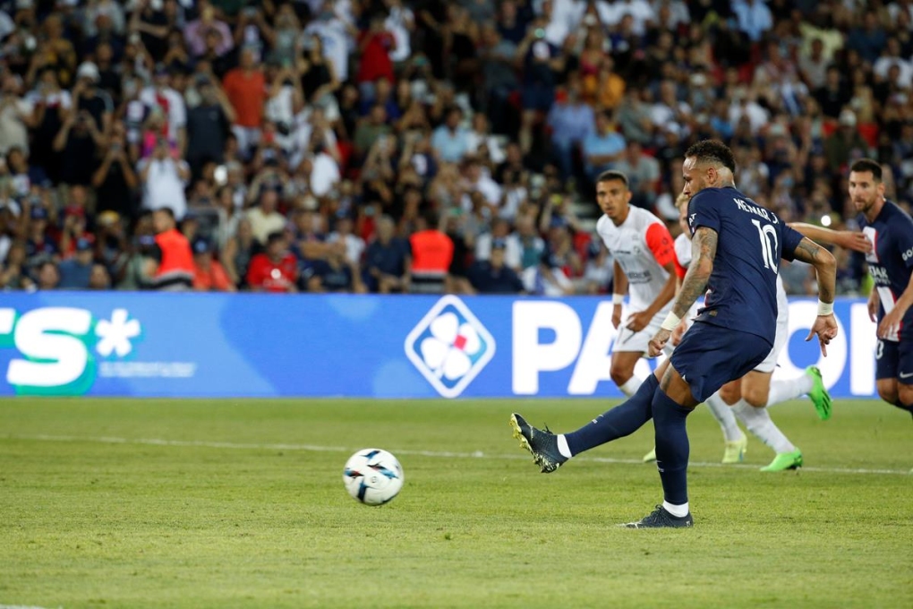 Neymar hoàn tất cú đúp 