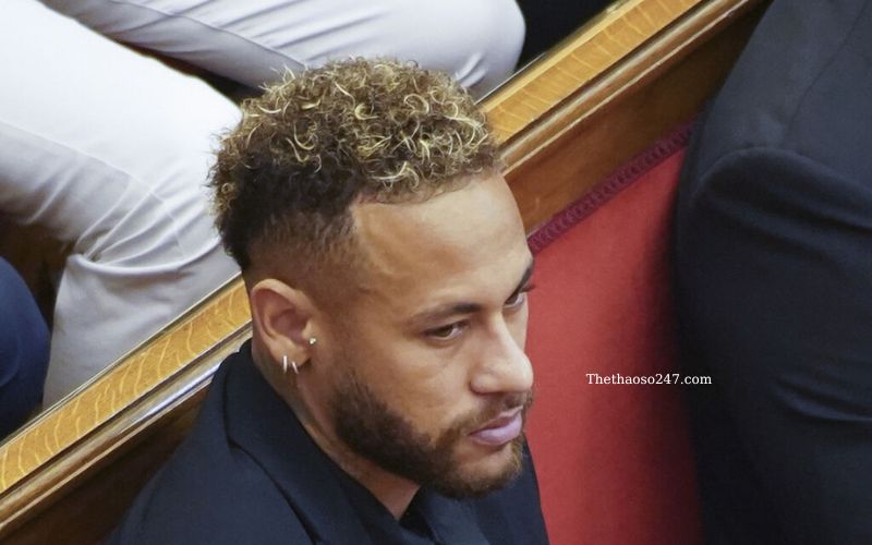 Neymar ra tòa