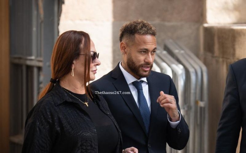 Neymar ra tòa