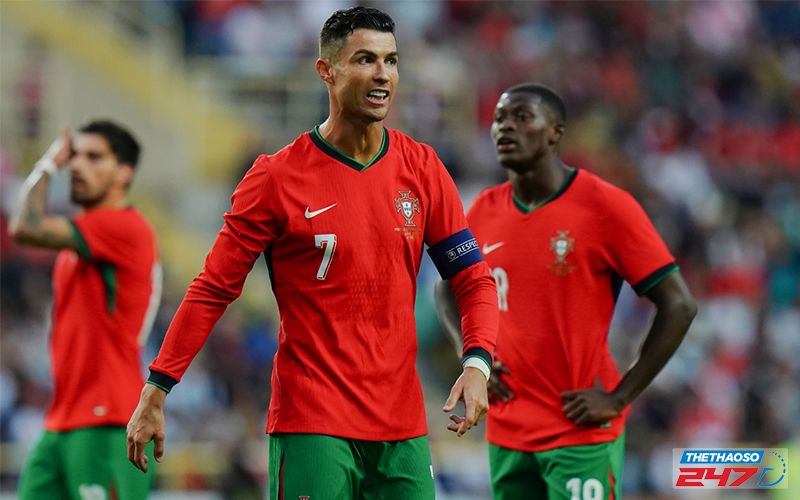Nghi vấn Ronaldo bị đồng đội ngó lơ