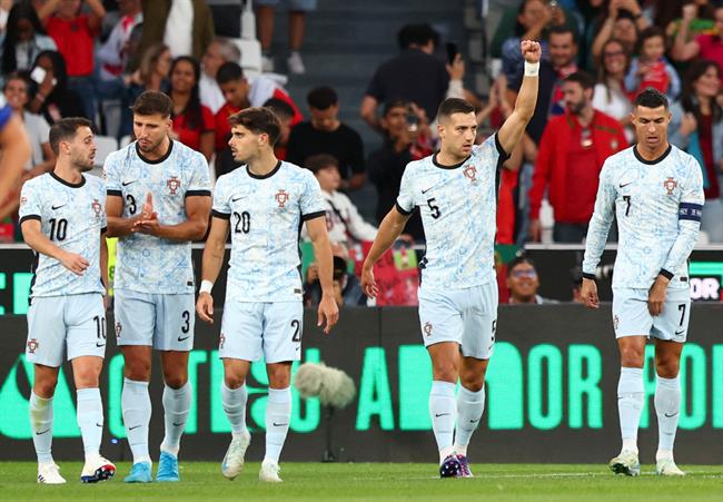 So tài Ba Lan và Bồ Đào Nha Cuộc đối đầu giữa hai thế hệ