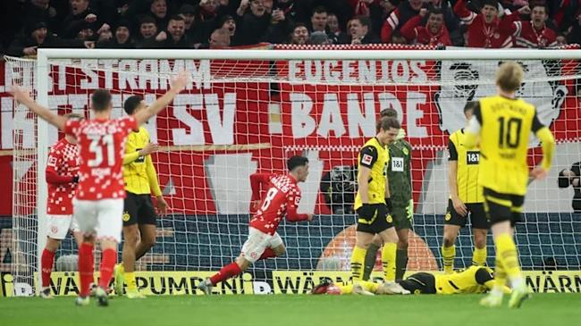 Trận đấu hấp dẫn giữa Dortmund và Freiburg Liệu Bầy ong có thể bay cao hơn Bão vàng?