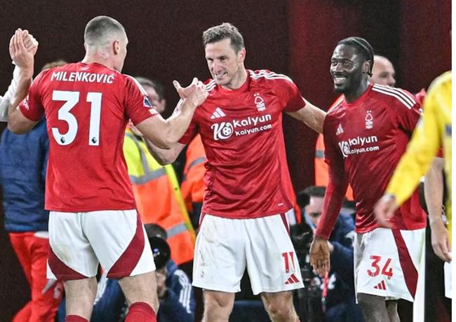 Nottingham Forest đối đầu West Ham Cuộc chiến cạnh tranh vị trí giữa sân