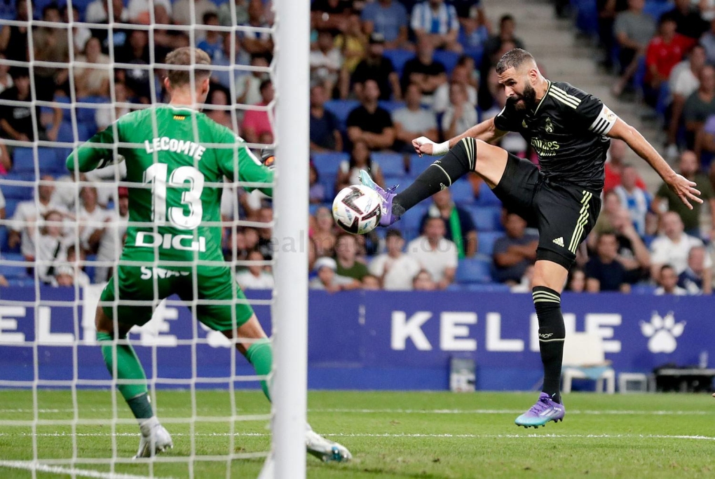 Benzema giúp cho Real Madrid dành trọn vẹn 3 điểm 