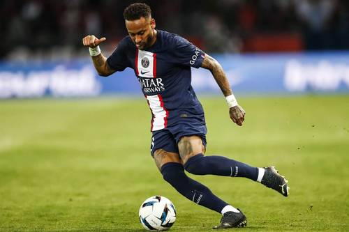 Neymar đang bay cao 