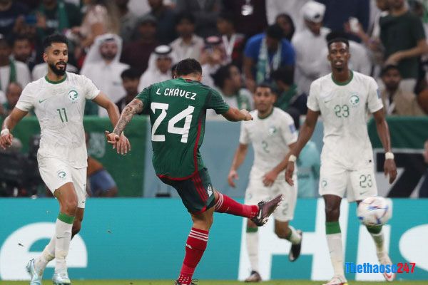 Siêu phẩm của Chavez vào lưới Saudi Arabia