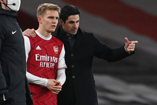 Bất chấp lệnh triệu hồi của Real, Odegaard cương quyết muốn ở lại Arsenal