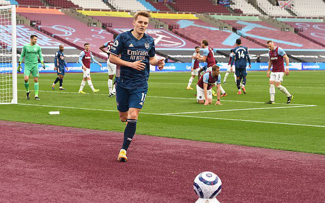 Bất chấp lệnh triệu hồi của Real, Odegaard cương quyết muốn ở lại Arsenal