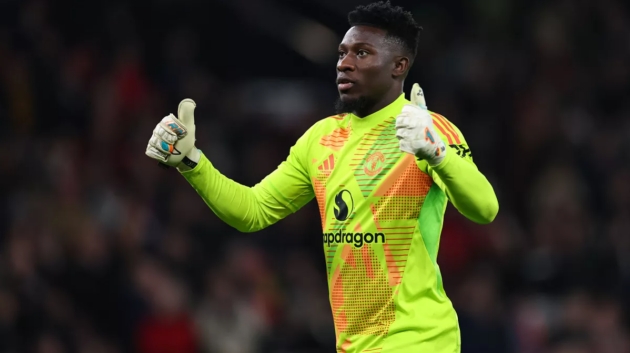 Tinh thần quyết tâm mạnh mẽ của Van Nistelrooy và đồng đội giúp Manchester United tìm lối thoát