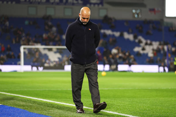 Chiến lược gia Guardiola đối mặt với áp lực vực dậy Manchester City