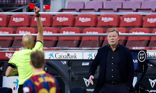 HLV Ronald Koeman nhận thẻ đỏ trong trận Cadiz vs Barca