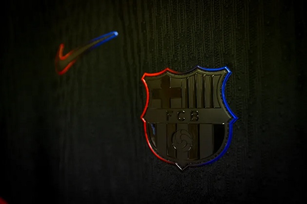 Barcelona cân nhắc lại việc mua hậu vệ biên sau thất bại trước Osasuna