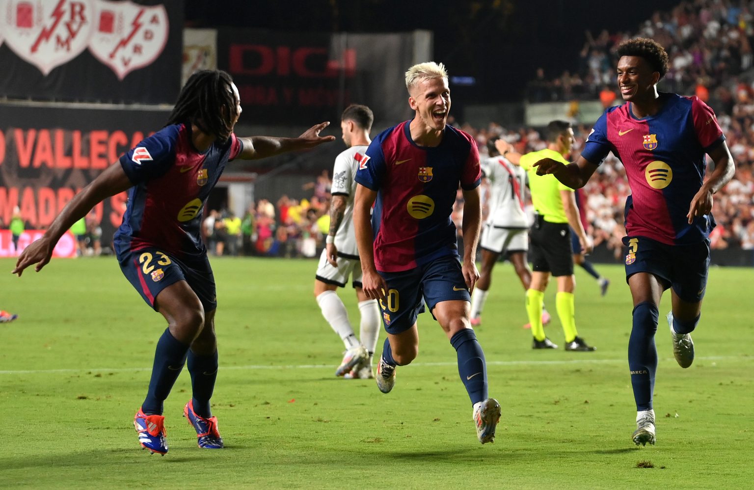 Barcelona Đối Mặt Với Thách Thức Đăng Ký Dani Olmo Trong Kỳ Chuyển Nhượng Tháng Giêng
