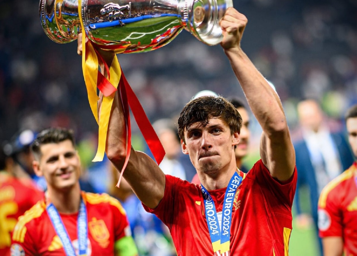 Từ chối áo tuyển Pháp, Robin Le Normand đăng quang cùng Tây Ban Nha tại Euro 2024